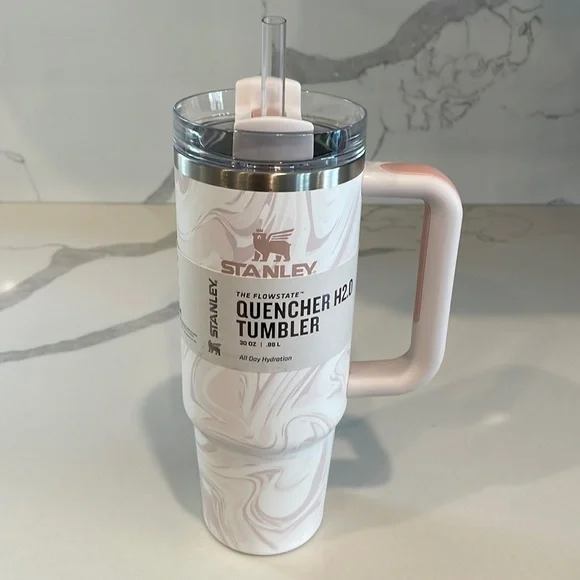 NWT Stanley 30oz Quencher H2.0 Tumbler Rose Quartz Swirl Serving